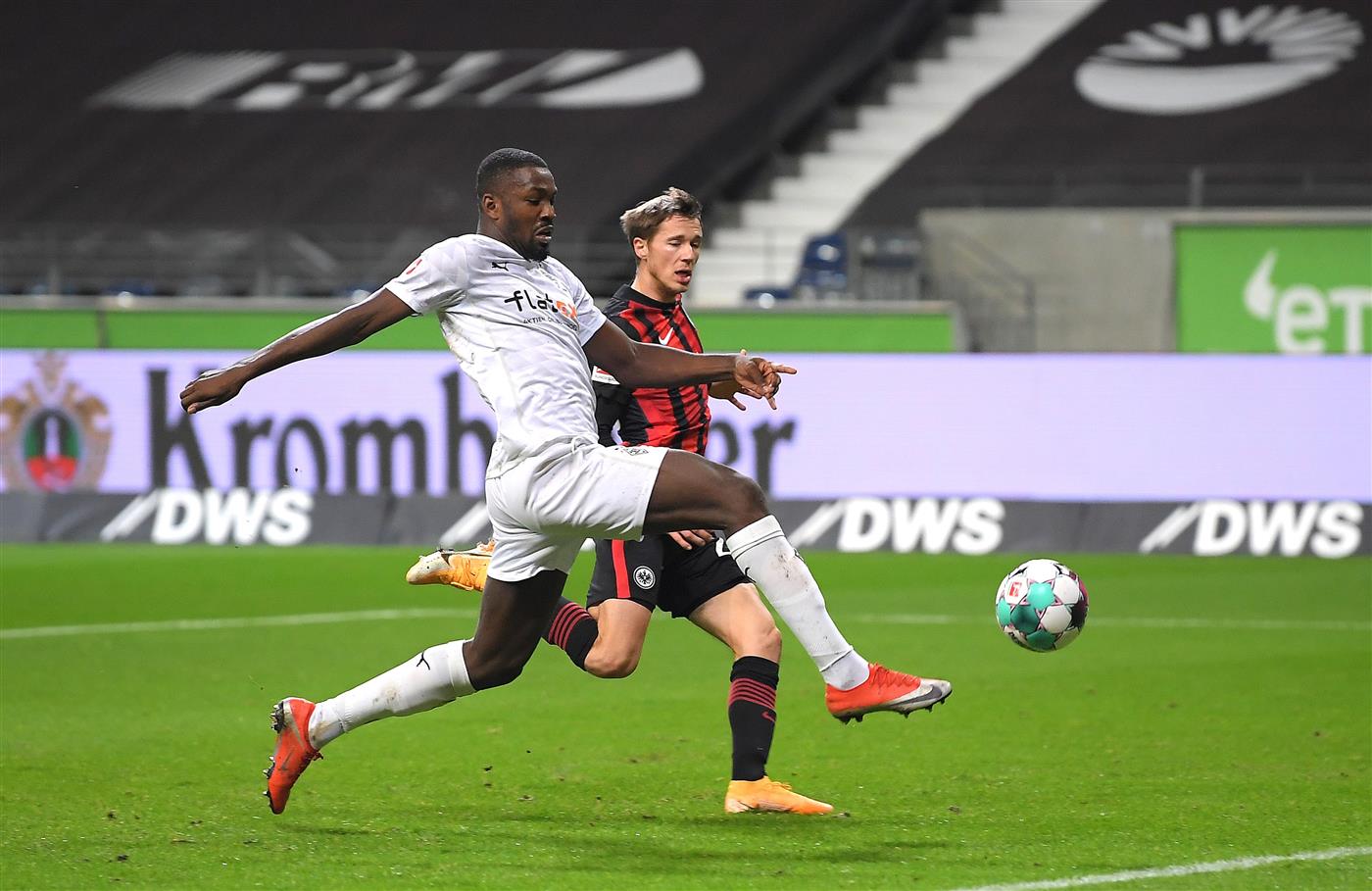 Eintracht Frankfurt Vs Borussia Monchengladbach Pictures - Eagles Lead ...