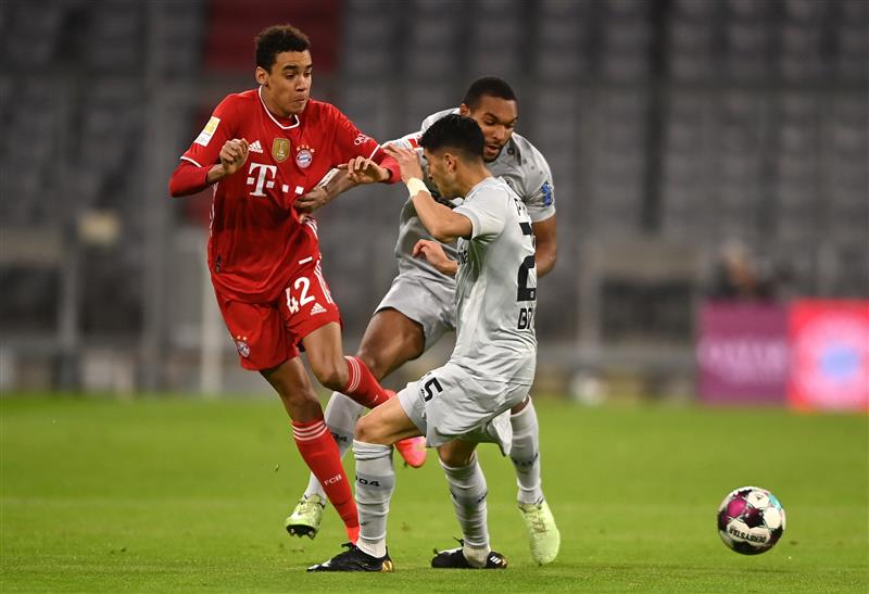 Bayern Munich V Bayer Leverkusen In Pictures | Bayern Munich Close In ...