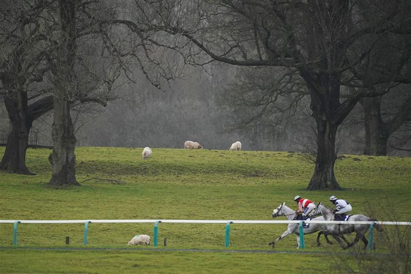 Racing Photos Chepstow Pictures on Monday 27th December