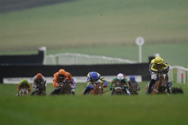 Racing Photos Chepstow Pictures on Monday 27th December