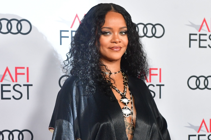 Super Bowl Halftime Betting Odds: Rihanna Umbrella The Favorite To Be First  Song Performed