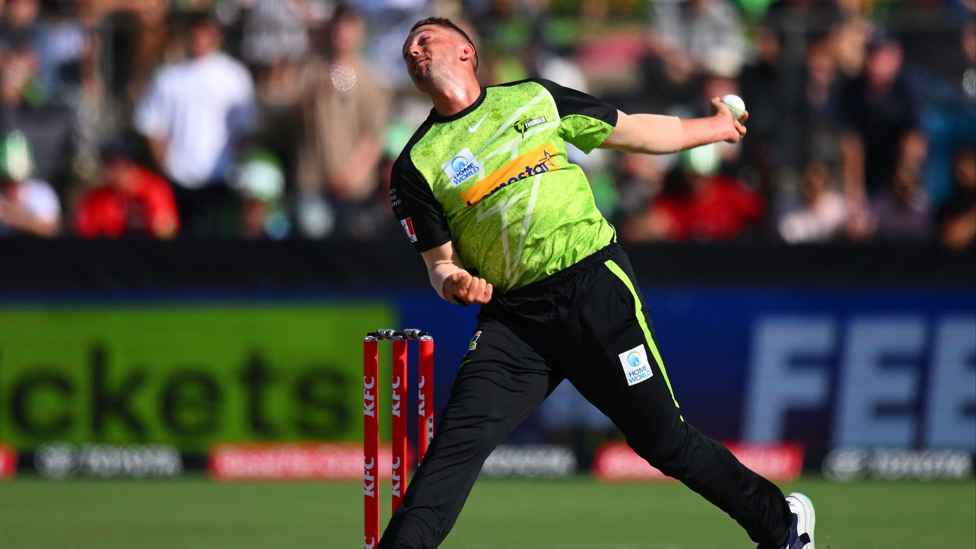 Strikers fume after on-field umpire helps Hobart Hurricanes avoid a