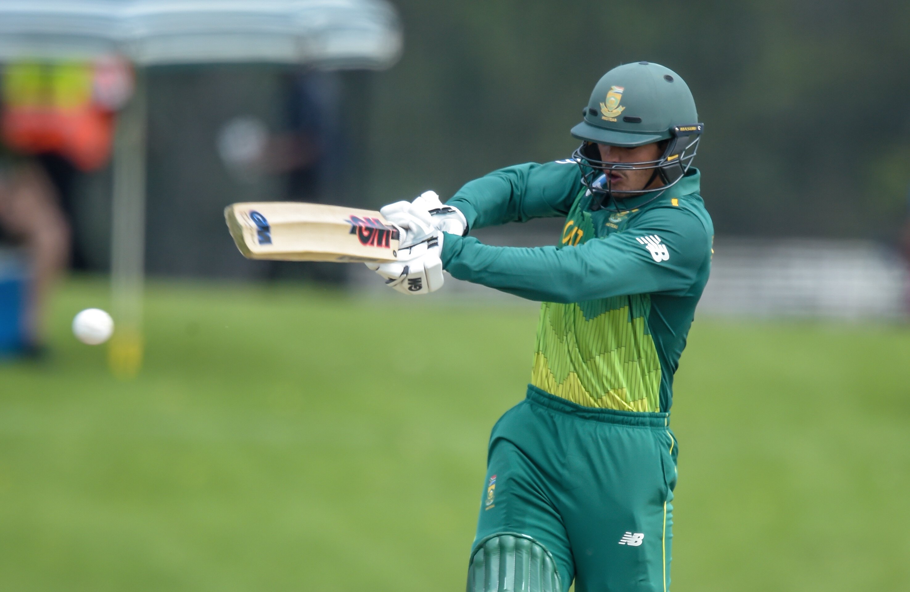 quinton de kock playing a shot