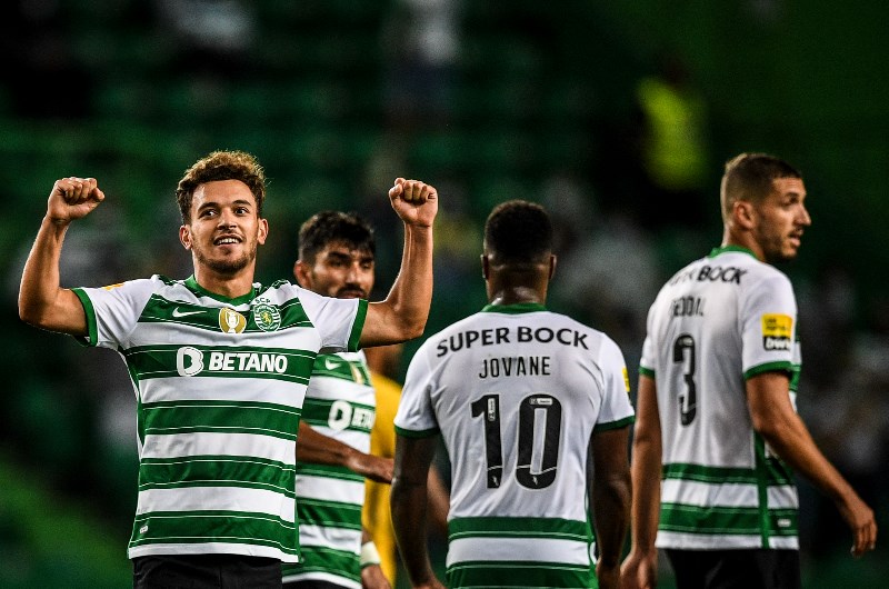 Coates heads 2 goals as Sporting Lisbon beats Besiktas 4-1